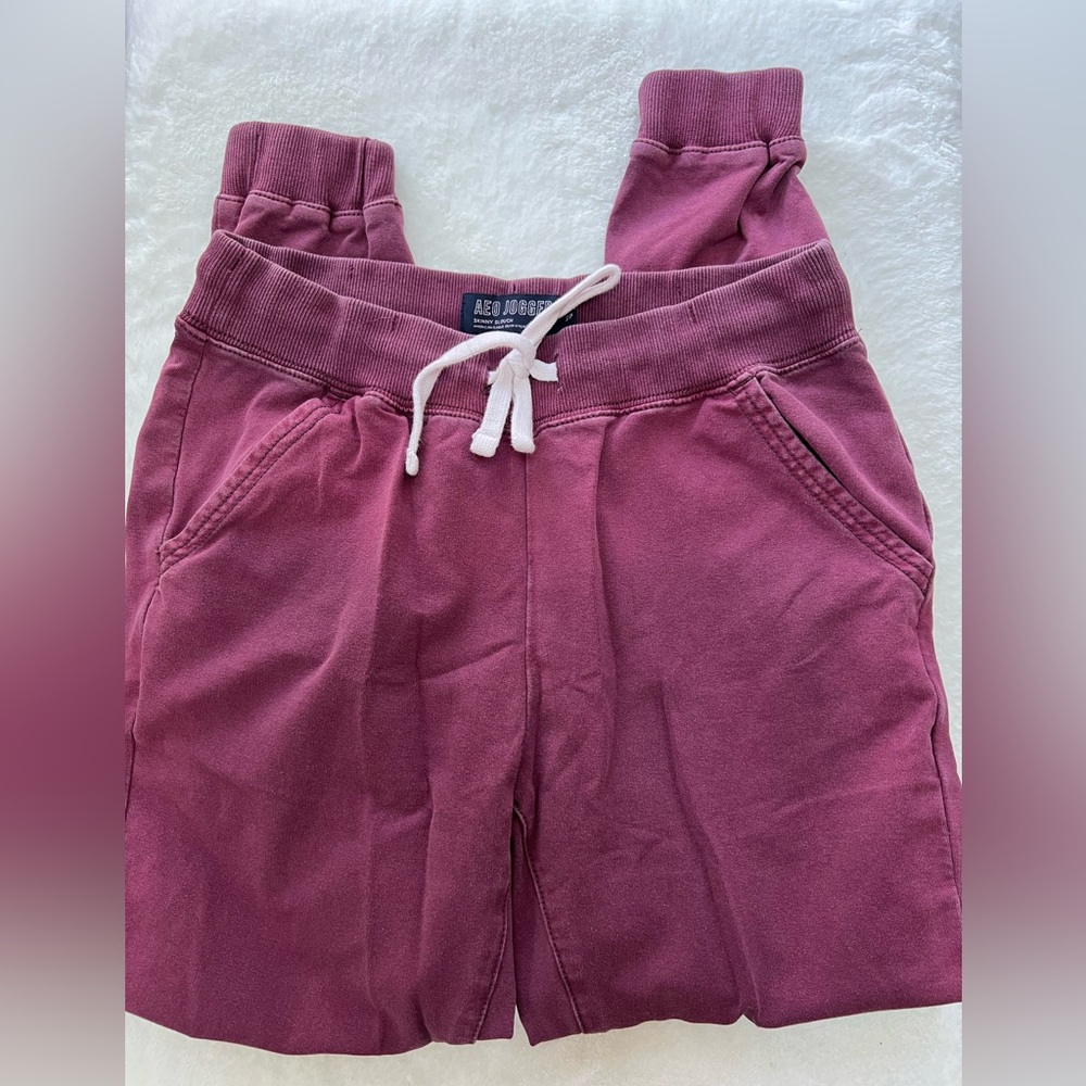 American eagle burgundy jogger pants